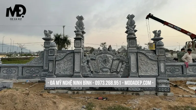 Cuốn thư đá sau cổng chắn tà khí, chiêu vượng khí