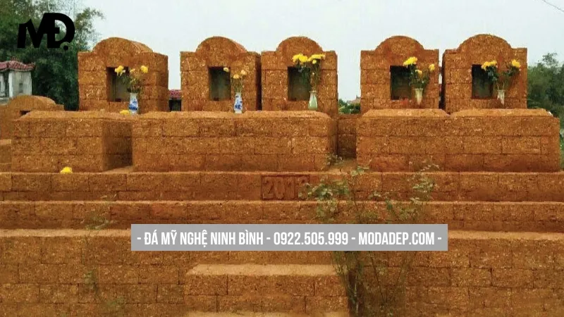 Mộ đá tam sơn chế tác từ đá ong hoài cổ, ấm áp