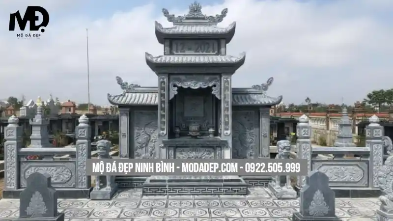 Nhờ đó, các mẫu lăng mộ đá xanh rêu nguyên khối luôn đạt độ tinh xảo cao, sắc nét và có chiều sâu nghệ thuật.