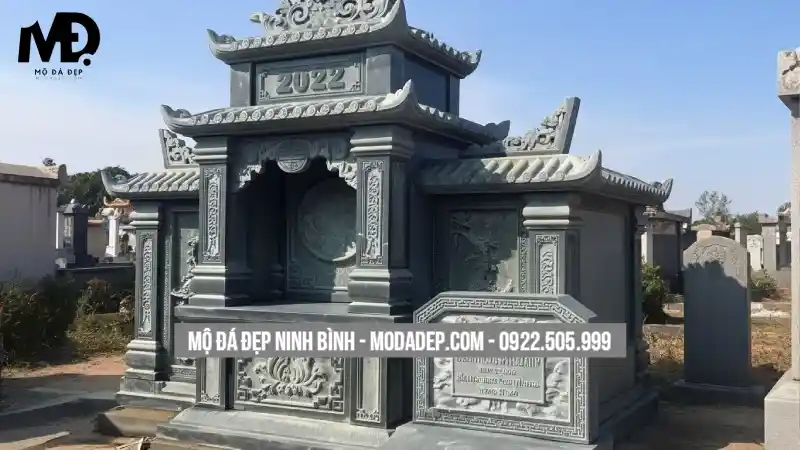 Mẫu lăng mộ đá đều được trau chuốt tỉ mỉ, tạo nên tổng thể sang trọng, bề thế và trang nghiêm.