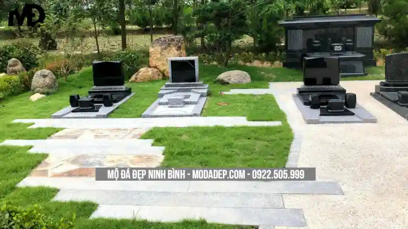 Điều này giúp khu lăng mộ vừa đẹp vừa trang nghiêm.
